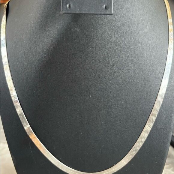 Jewelry - 12/5–27 Vintage Sterling Silver Herringbone Necklace